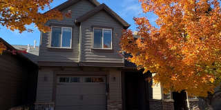 Beautiful 3 Bed/2.5 Bath Townhome in SE Bend Stonegate Community Gallery 1