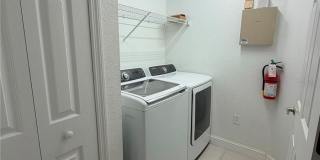 5475 VINELAND Road Gallery 12