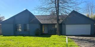 Beautiful 3 Bedroom, 2 bathroom House in Great Quiet Neighborhood. Gallery 1