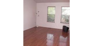 Spacious townhouse, walk to METRO, pool, parking, all you could want! Gallery 16