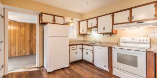 Lovely Large 3 Bedroom 1 1/2  Bath Ranch Style Home Gallery 16