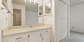 Updated 2BR/2.5BA in Fantastic Chapel Hill Location! Convenient to I-40! Gallery 16