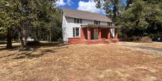 Historic home! 4 Bedroom 2 Bathroom home, private parking. Gallery 1