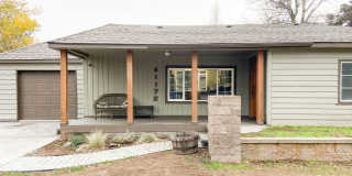 3 Bed/1 Bath Single Level Home in SE Bend - Ferguson Road Gallery 1