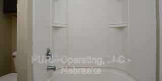 5156 Pierce St Gallery 16