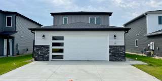 4 Bed | 2 Bath | 2 Stall Garage | Single Family Home Gallery 1