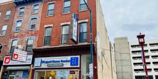 910 ARCH Street Gallery 16