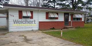 3BR Home w/ Garage & Fenced Yard Gallery 1