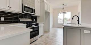 Beautiful! 4-Bed Home in Mustang Gallery 5