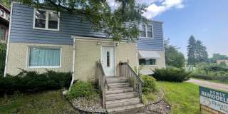 Spacious 3 bedroom, 1 bath duplex located in South Moorhead. Gallery 1