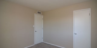 Charming 3 Bedroom 2 Bath House! Close to the UofA and Downtown! Gallery 15