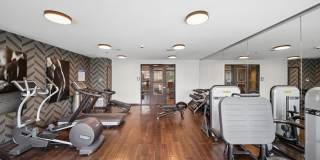 Luxe on Chicago Gallery 23