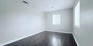 1549 East 50th Street Gallery 17