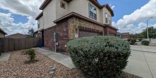 3/2.5/2 Duplex Close to Creekside Shopping, Restaurants, & Entertainment / Fenced in Backyard / CISD Gallery 1