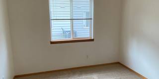 Spacious 3-bedroom/1 bath duplex in Albany! Gallery 10