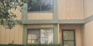 3/1.5 Townhouse in Great location Gallery 1