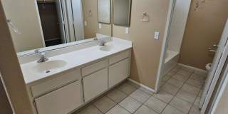 Spacious 6 bedroom , 3 bathroom home with downstairs bedroom and bath Gallery 16