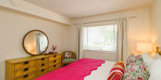 ** CANAL VIEW 2 BEDROOM\2 BATH CONDO ** SEASONAL OR ANNUAL ** BLUE POINT CLOSE TO DOWNTOWN NAPLES AND NAPLES BEAUTIFUL BEACHES ** CANAL BOAT SLIP AVAILABLE ** Gallery 28