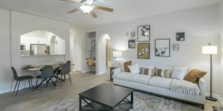 Henley at Mirror Lake Gallery 12