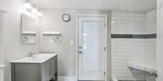 Luxury housing ,Close to U of A! Newly Renovated Gallery 15