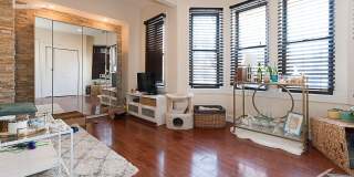 Huge 2 bed condo located near the Green Line and Boston University! Gallery 10