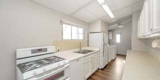 Beautiful Newly Renovated 3 Bed - 1 Bath Pet Friendly Home in Bountiful! Available NOW! Gallery 8