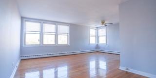 2417 West Farragut Gallery 1