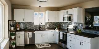 Spacious 5 bedroom, 2 ba, large basement with additional kitchen  private entry Gallery 1