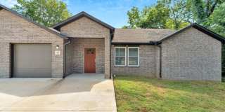 Like New 3-bedroom 2.5 bath Duplex in Gentry!! Gallery 1