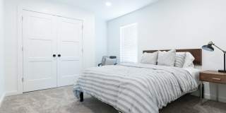 Modern 4 bedroom 3 bath near Razorback campus - 2nd story loft Gallery 20