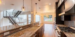 Gorgeous 4 bedroom, 5 bathroom House in Bouldin Creek! Gallery 8