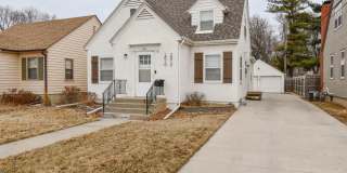 Stylish Furnished Duplex with Modern Finishes and Garage!  Short-Term Available! Gallery 1