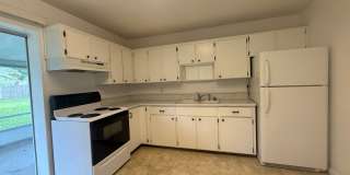 Charming 2 bedroom 1.5 bathroom home Gallery 8