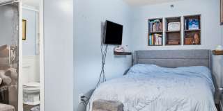 *Beautifully Updated & Unique 1BD/2BA Condo Unit Available in South Side* Gallery 28