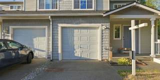 Spacious Maple Valley Townhome with Private Fenced Backyard & A/C Gallery 1