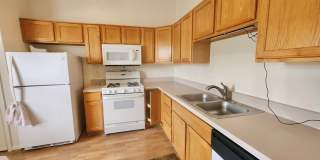 Bright Condo in Convenient Location Gallery 9