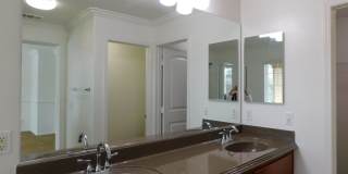 Beautiful 4 bed, 2.5 bath unit in Orange. Gallery 23
