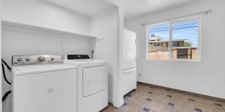 6 Bedrooms, 3 Bath,  Pool CLOSE TO ASU (Rural & Broadway) Gallery 25