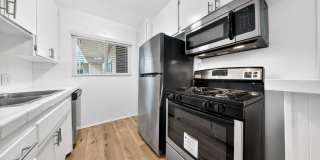 351 S. Manhattan Pl. Gallery 8