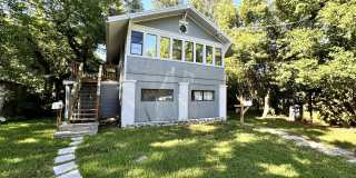 Upstairs 2BR/1BA Riverside Duplex Apartment Gallery 1