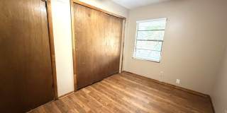 Upstairs 2BR/1BA Riverside Duplex Apartment Gallery 11
