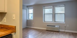 Spacious Studio Across from Meridian Hill Park! Gallery 1