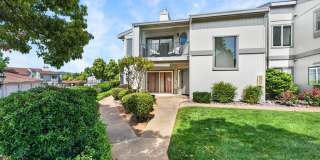 2 Bedroom Condo for Rent in Redding CA | Pool, Spa, Fireplace, Balcony Gallery 5