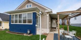 Spacious Single-Family Home w/Sunroom partially finished basment| Pet Friendly | Shaler Gallery 1