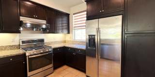 2 bed, 2.5 bath located in Corona, CA! Gallery 15