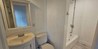3 BD / 2 BA Unfurnished - One block to the beach Gallery 13