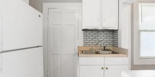 1023 W 37th Street Gallery 31