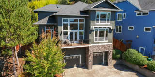 Wonderful, bright 4-bdrm/2.5-bath home. Lovely garden, deck views, great location Gallery 3