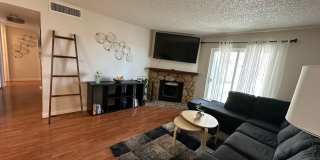 Bright & Updated 2Bd/1Ba Condo in Aurora Gallery 18