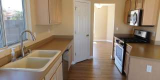 GORGEOUS SINGLE STORY WITH MANY UPGRADES*3 BEDROOMS*SPARKLING POOL AND SPA! Gallery 31